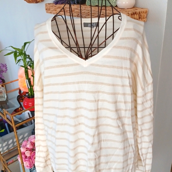 Ladies size extra large cream with darker cream sparkled stripes - Picture 1 of 3